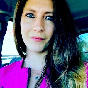 Meet your Posher, Leslie